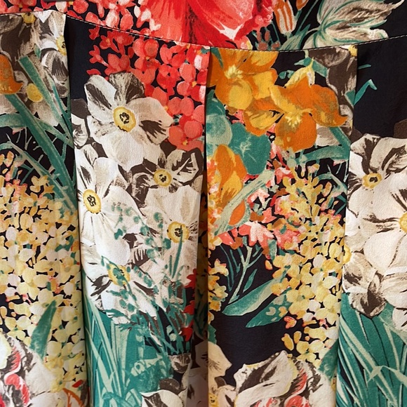 Pleated mini skirt - Picture 2 of 3